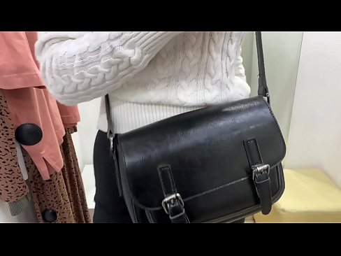 ❤️ Masturbarea în public a tinerei târfe FeralBerry cu un dildo în cabina de probă at ro.pornplaybb.ru