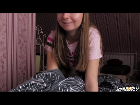 ❤️ Blondina îi suge adânc prietenei ei și primește spermă în gură at ro.pornplaybb.ru